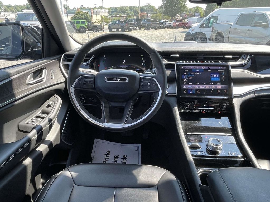 2023 Jeep Cherokee Base photo 17