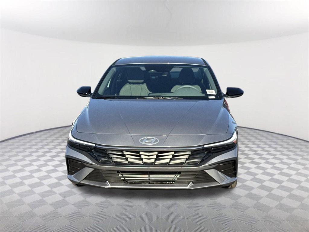 2026 Hyundai Elantra SEL Sport photo 2