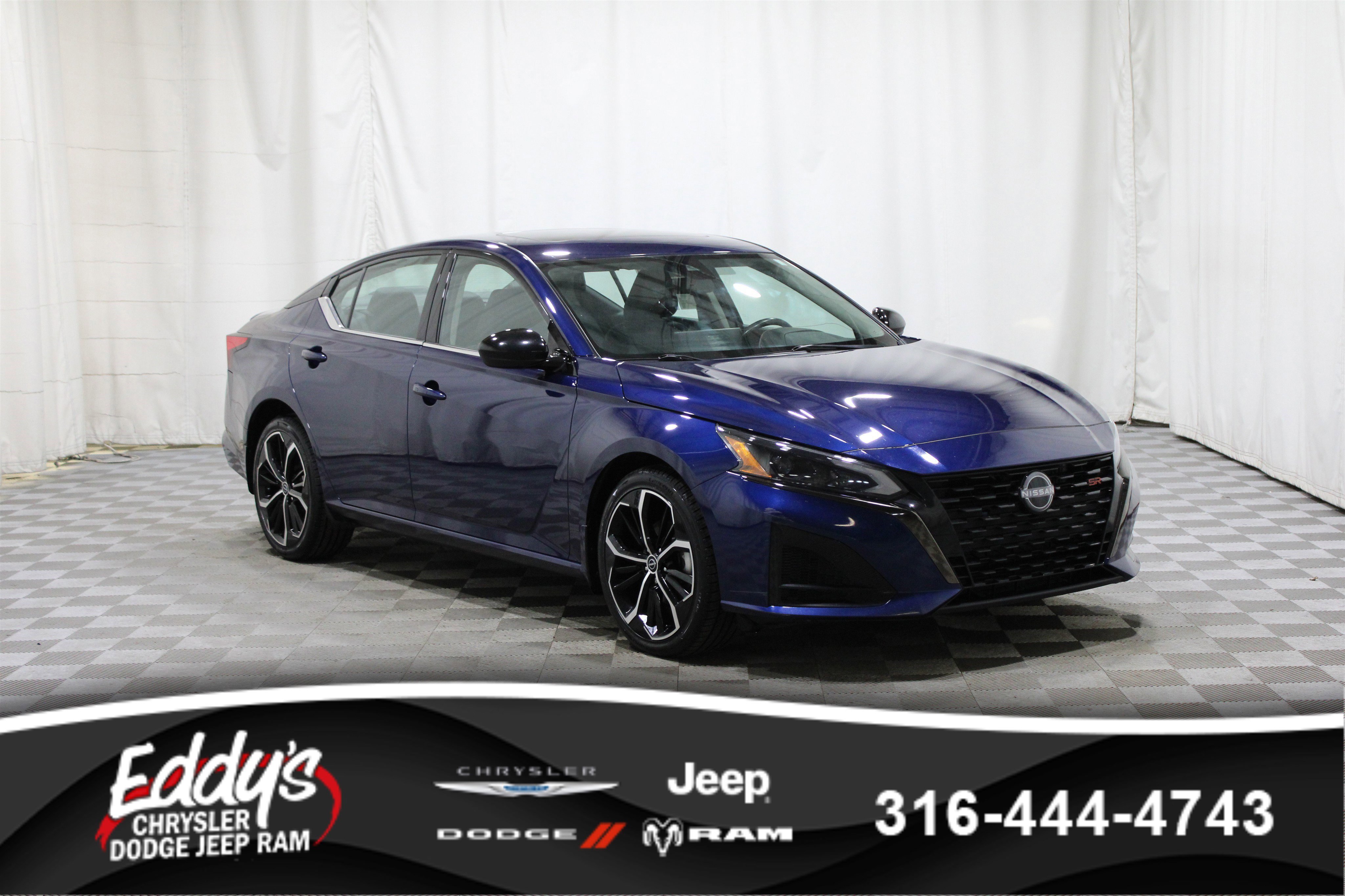 2023 Nissan Altima SR's photo