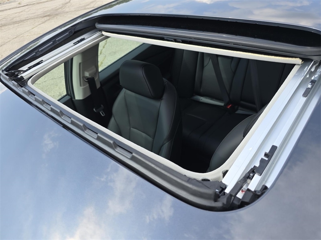 2025 Honda Accord Touring photo 3