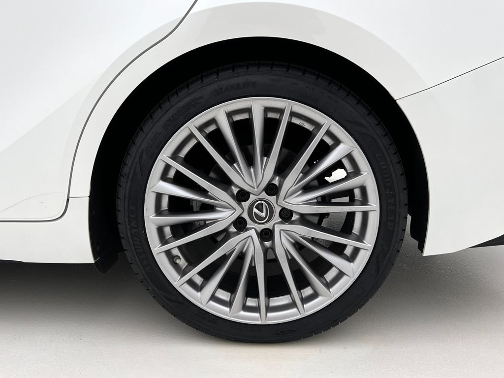 2022 Lexus IS 300 photo 30