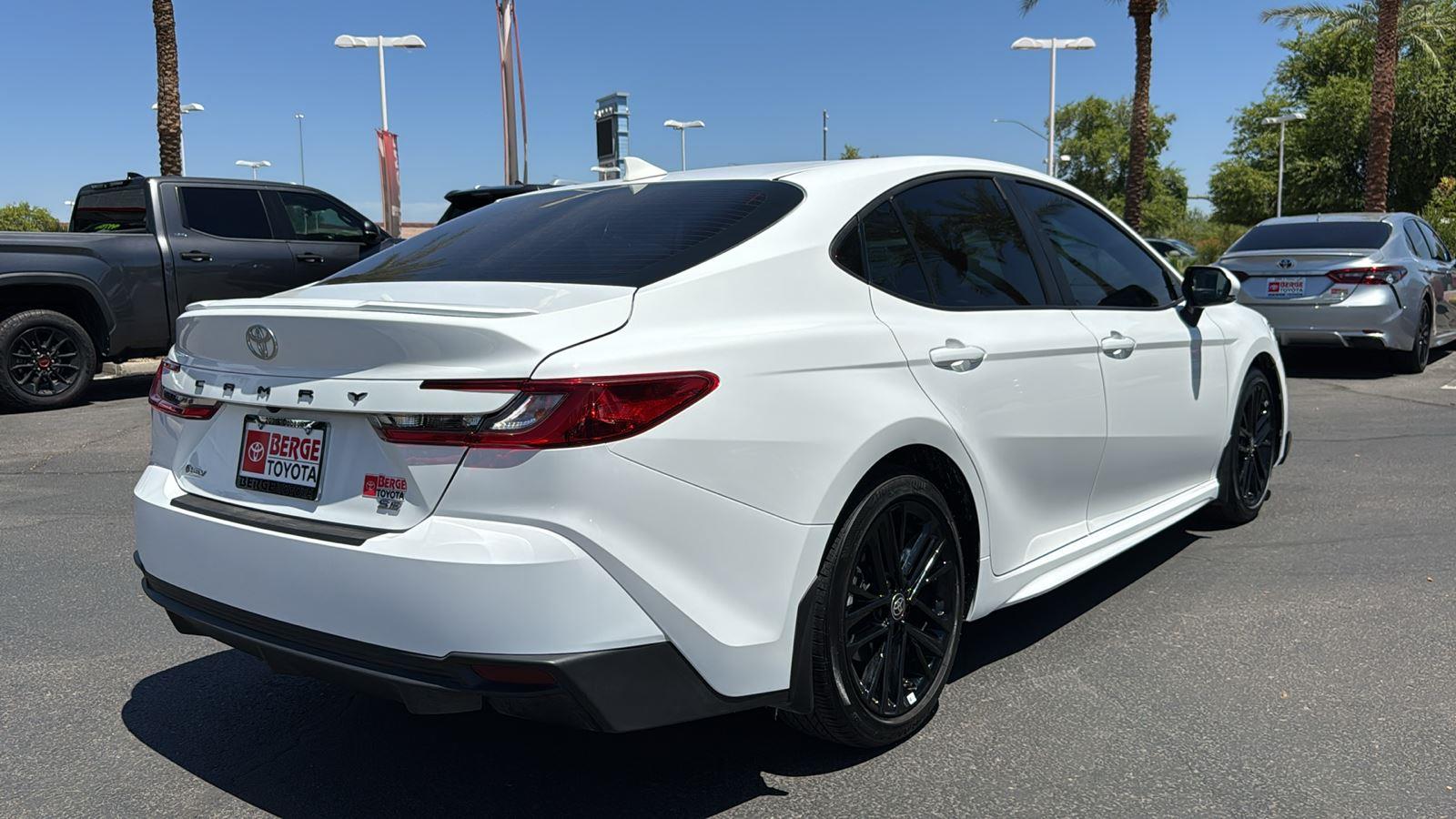 2025 Toyota Camry SE photo 7
