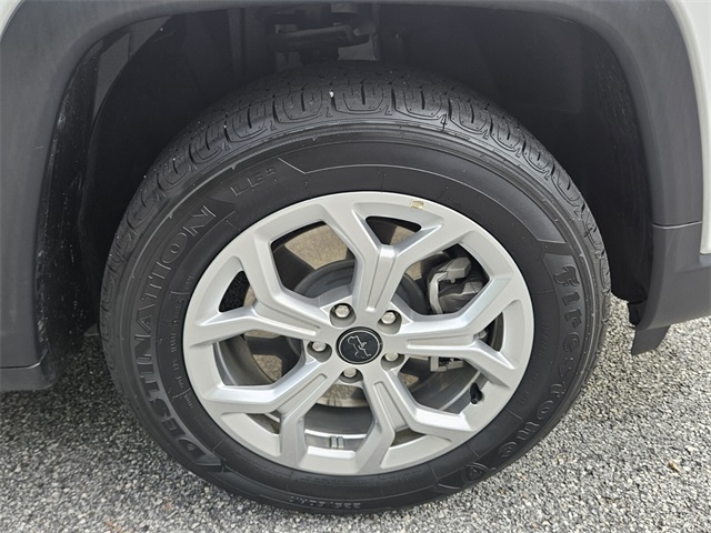 2025 Jeep Compass Latitude photo 17