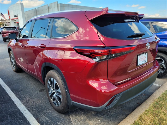 2023 Toyota Highlander XLE photo 3