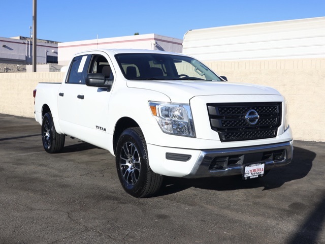 2022 Nissan Titan SV