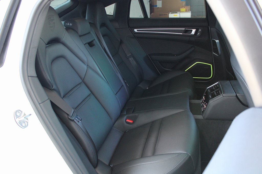 2023 Porsche Panamera 4 Platinum photo 18