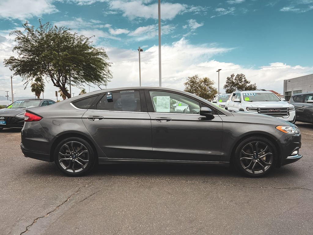 2018 Ford Fusion SE photo 3