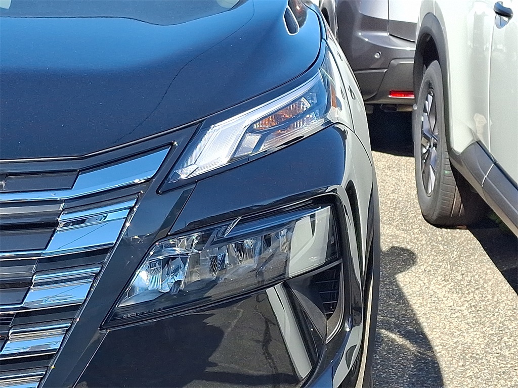 2026 Nissan Rogue S photo 2