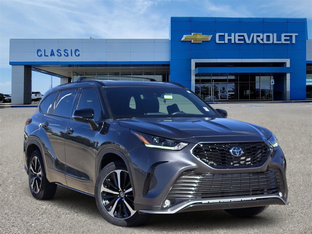 2022 Toyota Highlander XSE's photo