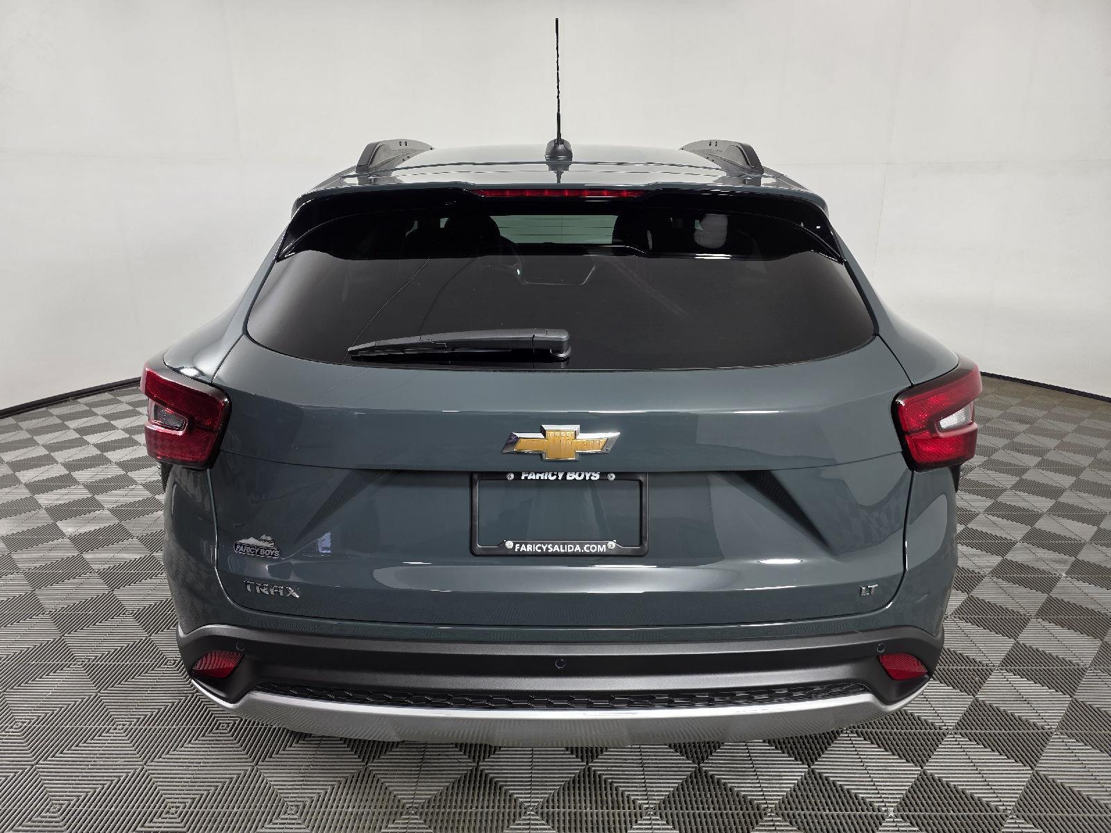 2025 Chevrolet Trax LT photo 4