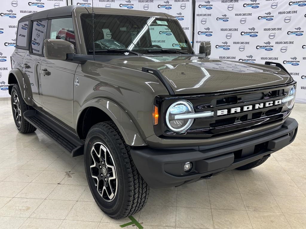 2025 Ford Bronco 4-Door Outer Banks's photo