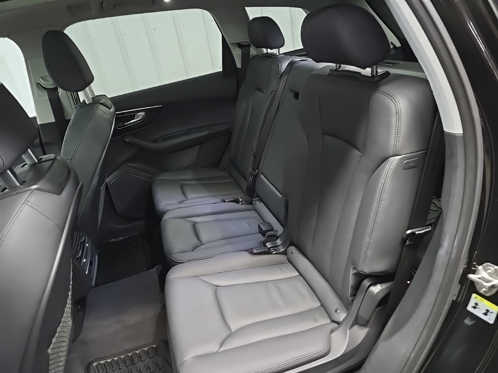2023 Audi Q7 55 Premium photo 30