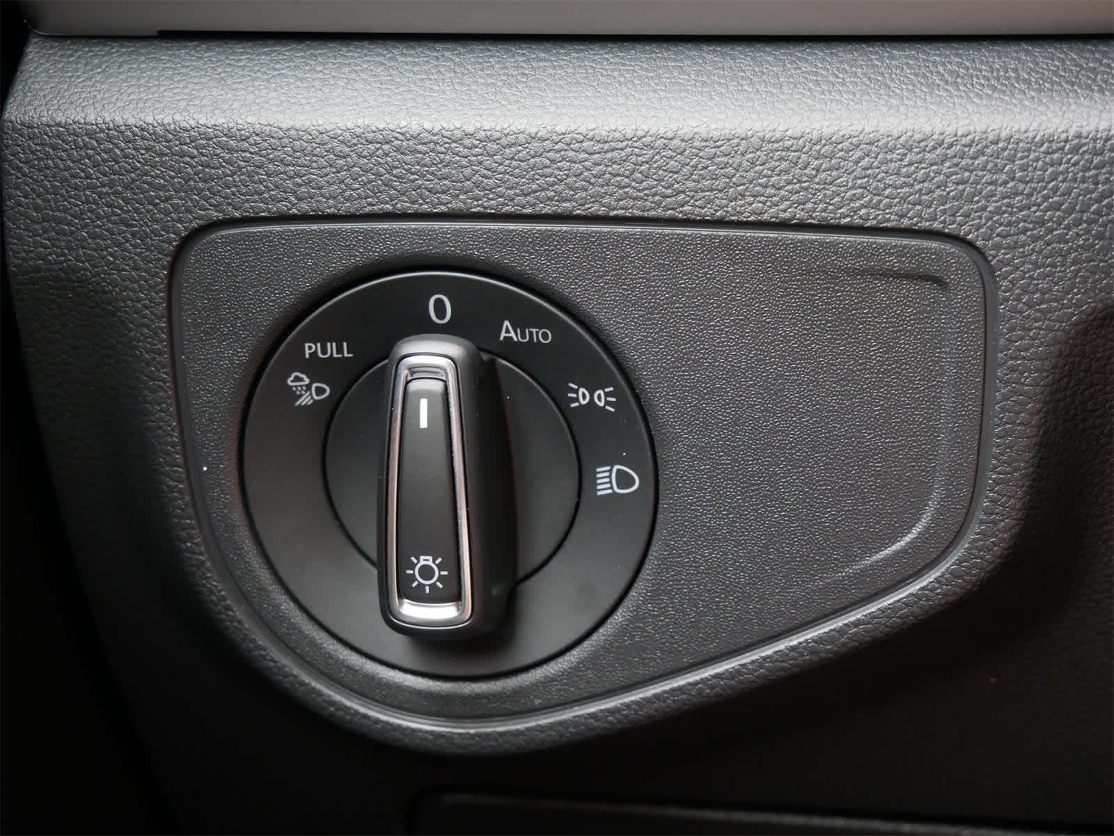 2022 Volkswagen Atlas Cross Sport V6 SE Technology photo 18