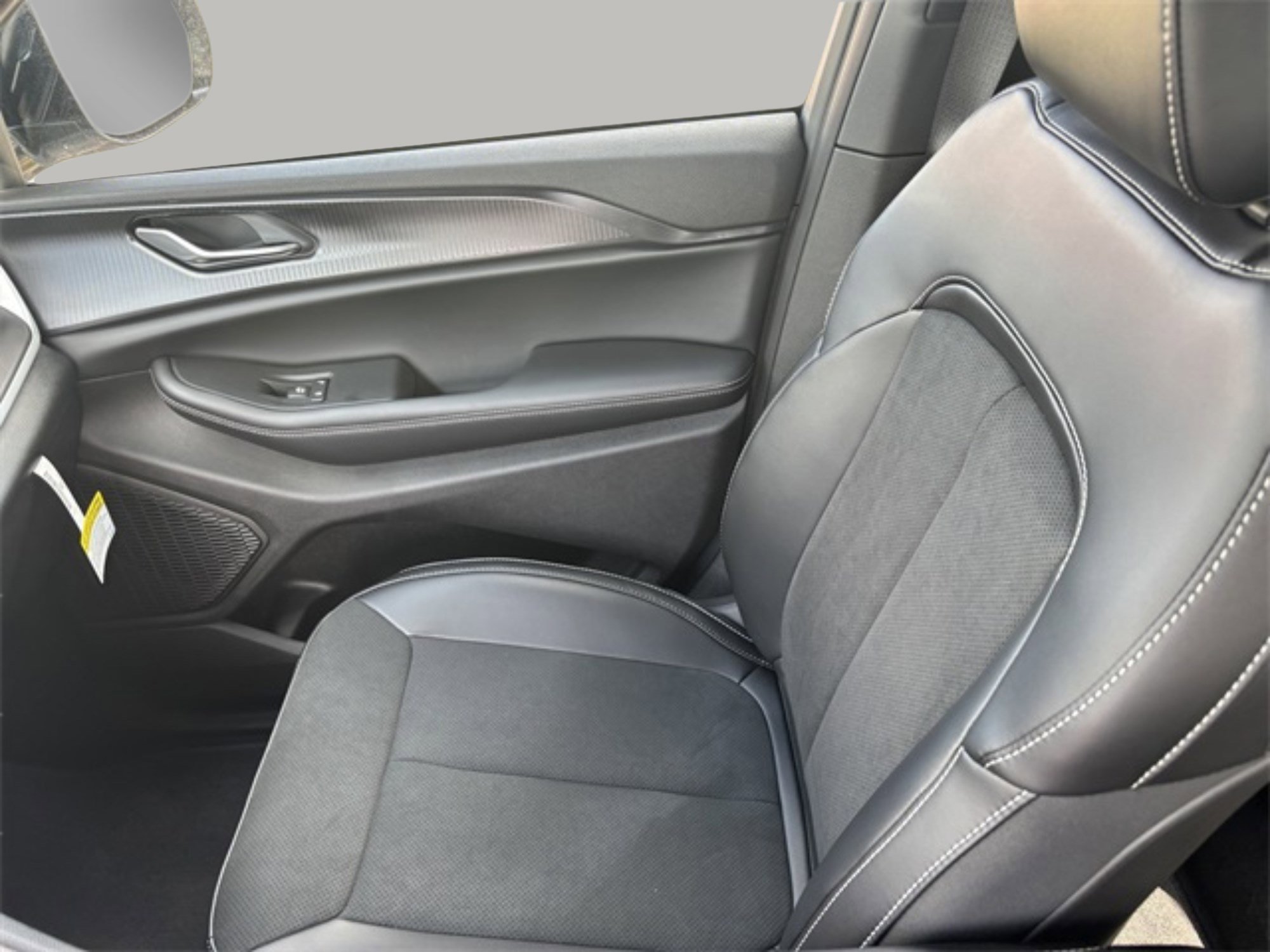 2025 Toyota RAV4 L photo 18