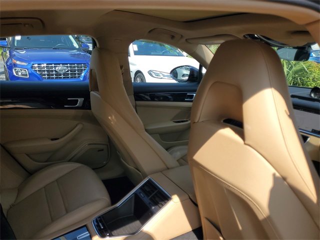 2018 Porsche Panamera 4 photo 28
