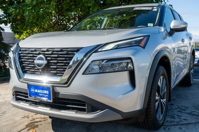 2022 Nissan Rogue SV photo 2