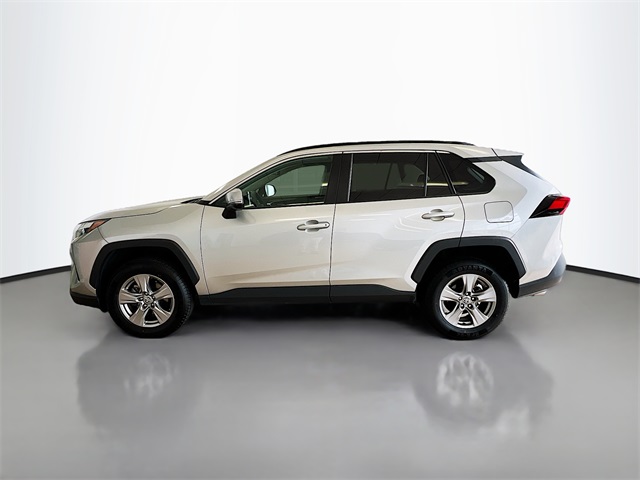 2024 Toyota RAV4 XLE photo 3