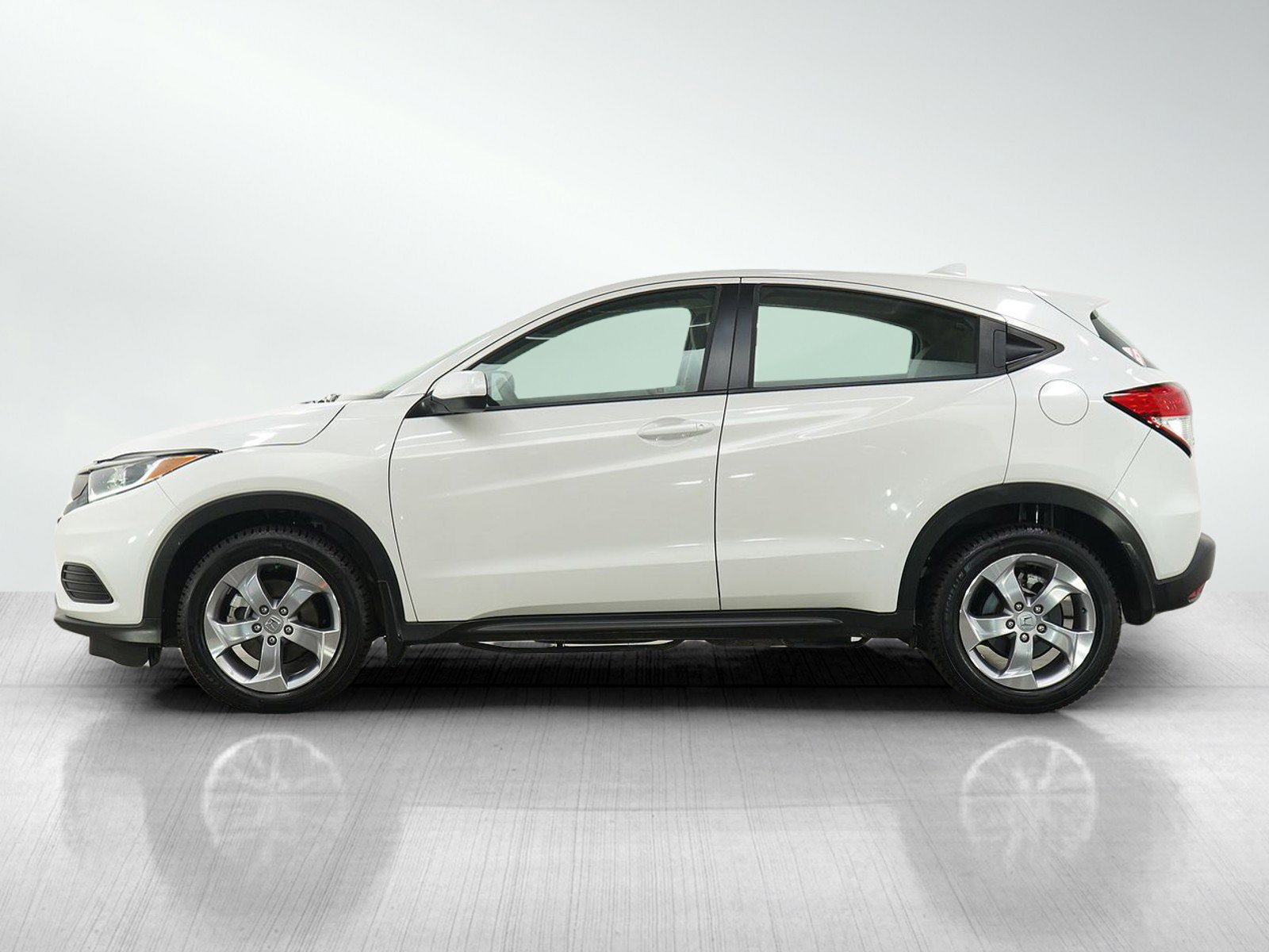 Used 2022 Honda HR-V LX with VIN 3CZRU6H32NM766114 for sale in Burnsville, Minnesota