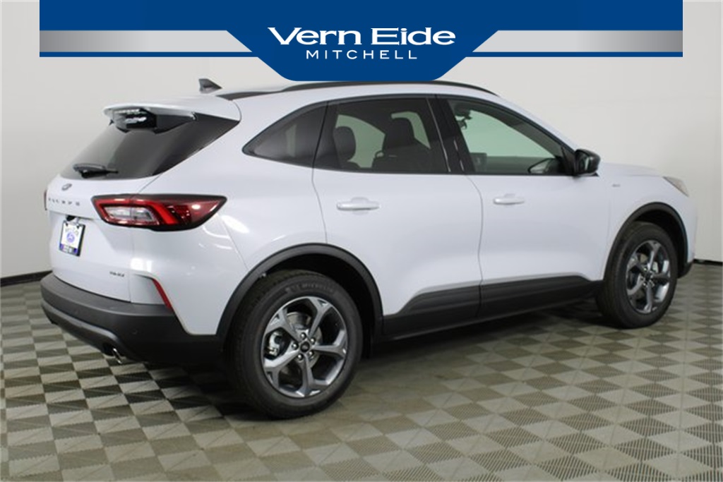 2026 Ford Escape ST-Line photo 4