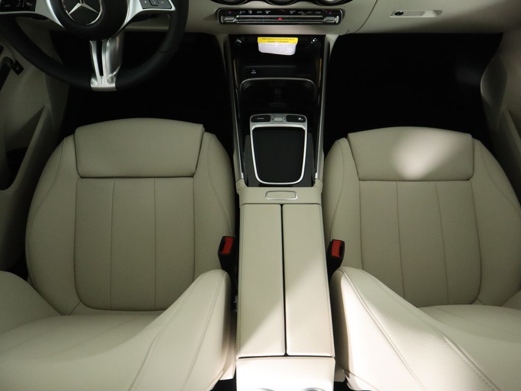2026 Mercedes Benz GLB 250 photo 16