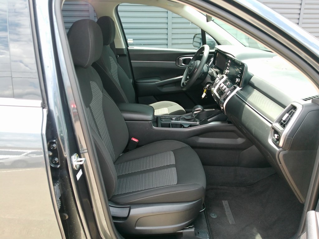 2023 Kia Sorento LX photo 11