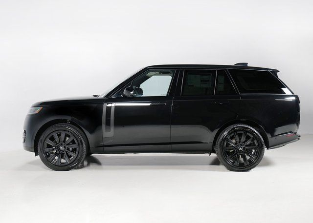 2025 Land Rover Range Rover SE photo 6