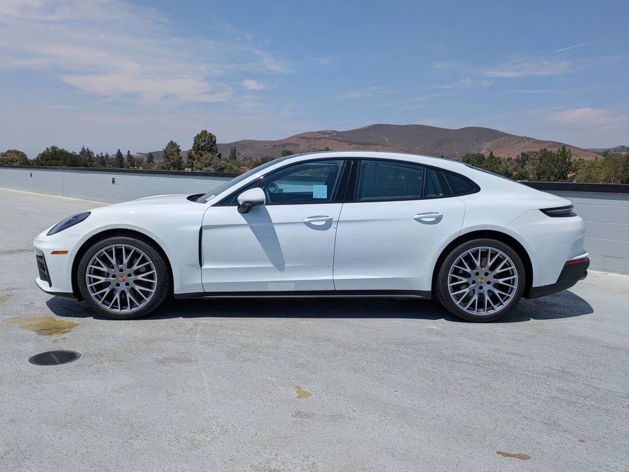 2025 Porsche Panamera 4 photo 2