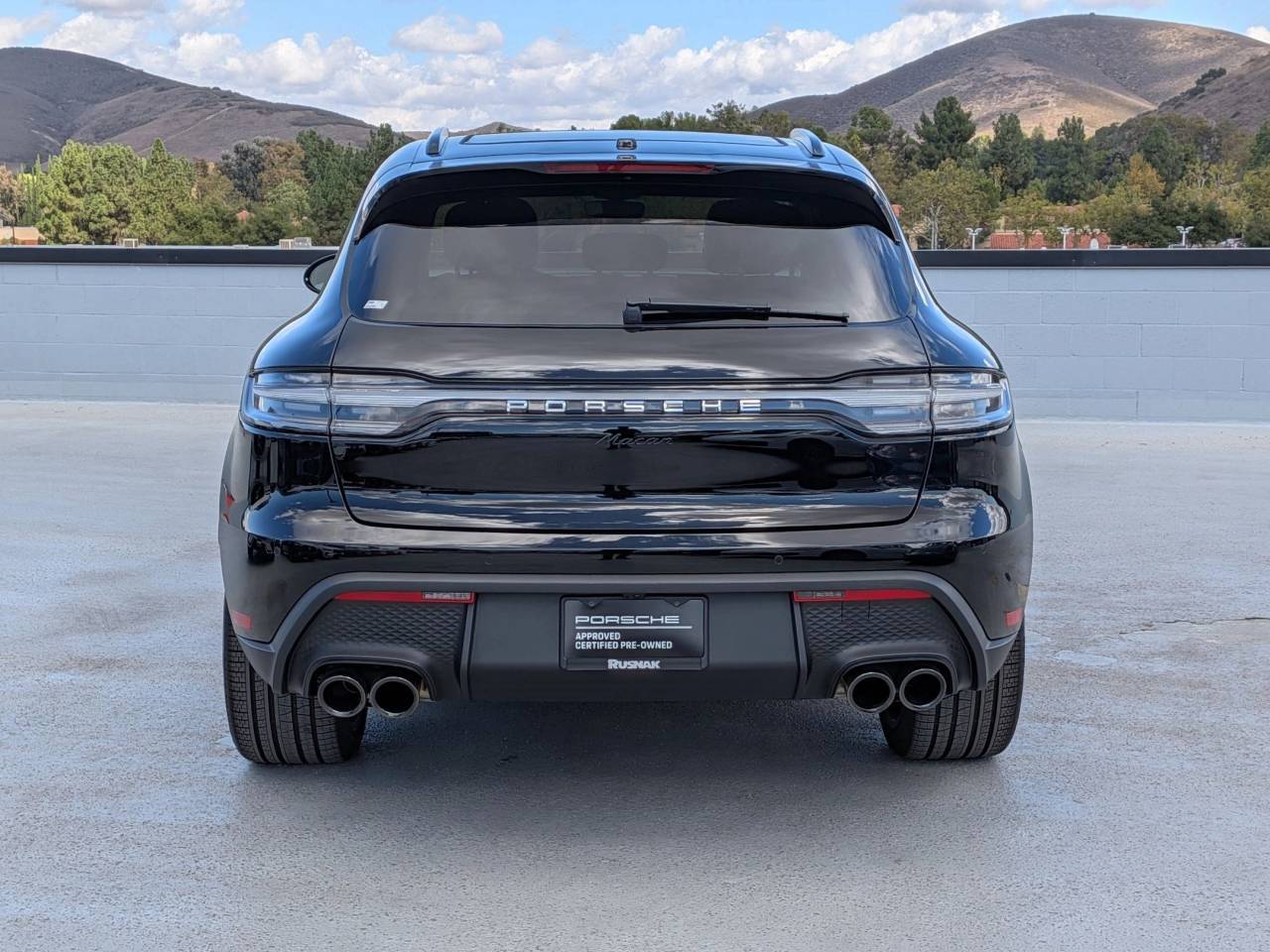2025 Porsche Macan Base photo 10