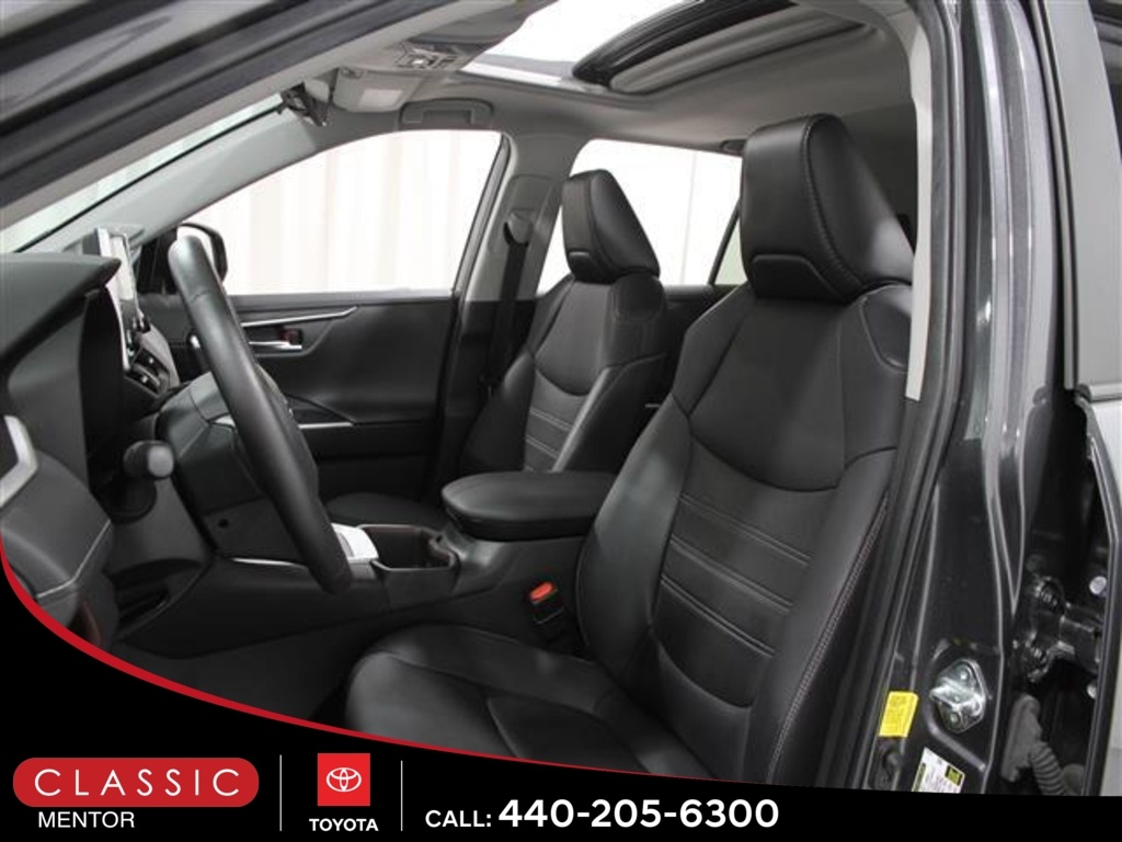 2022 Toyota RAV4 Limited photo 4