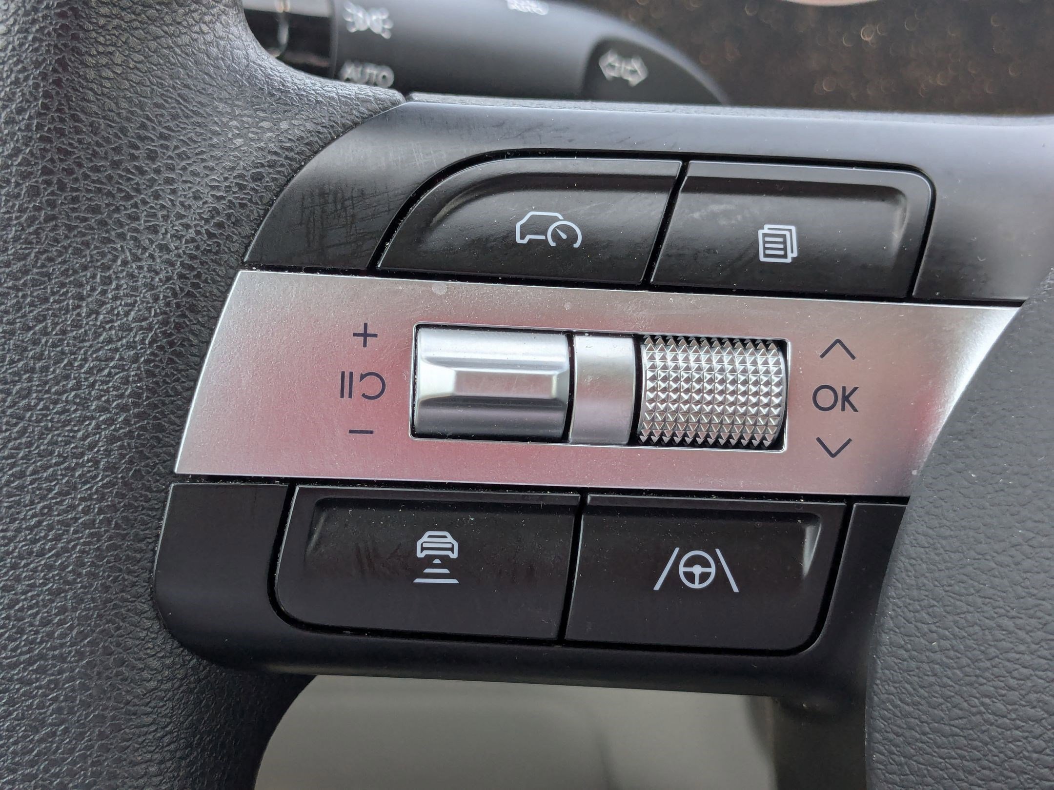 2025 Hyundai Tucson SEL photo 16