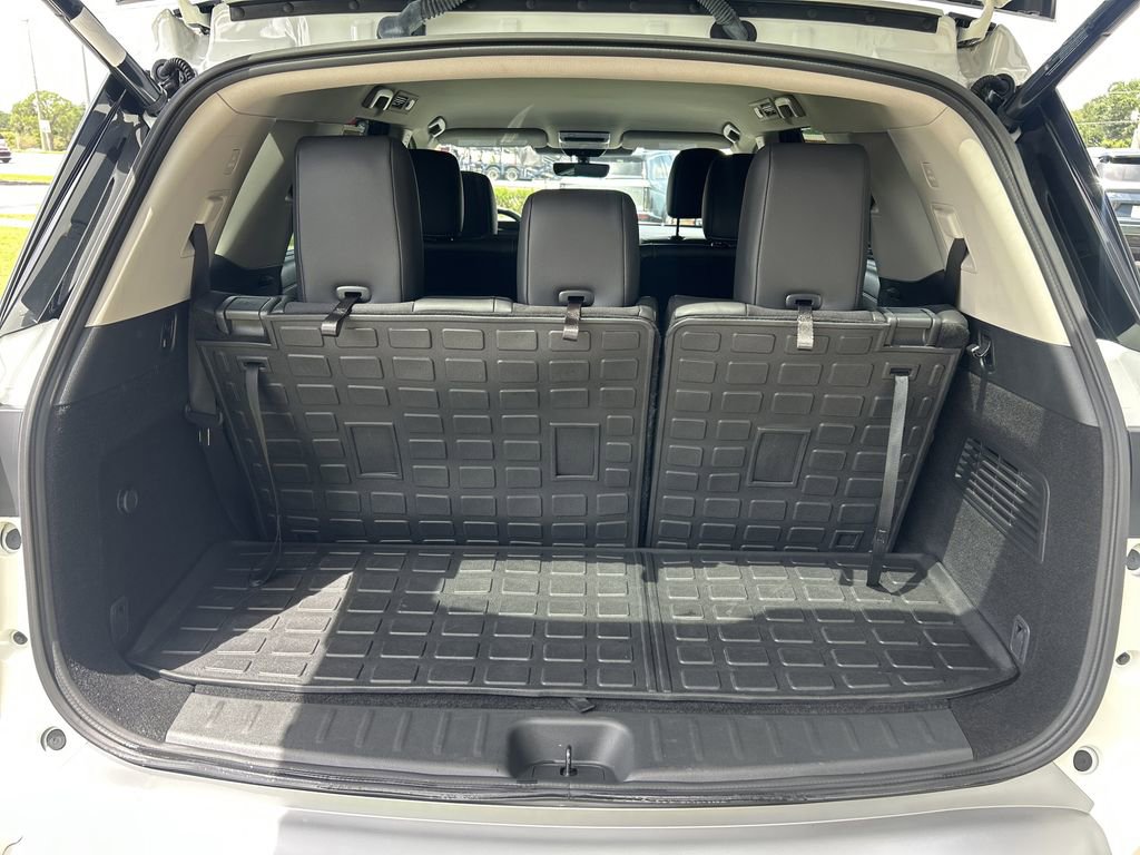 2024 Nissan Pathfinder SL photo 10