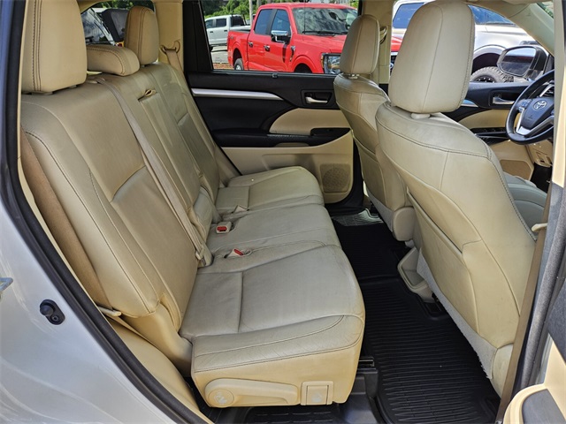 2015 Toyota Highlander XLE photo 13