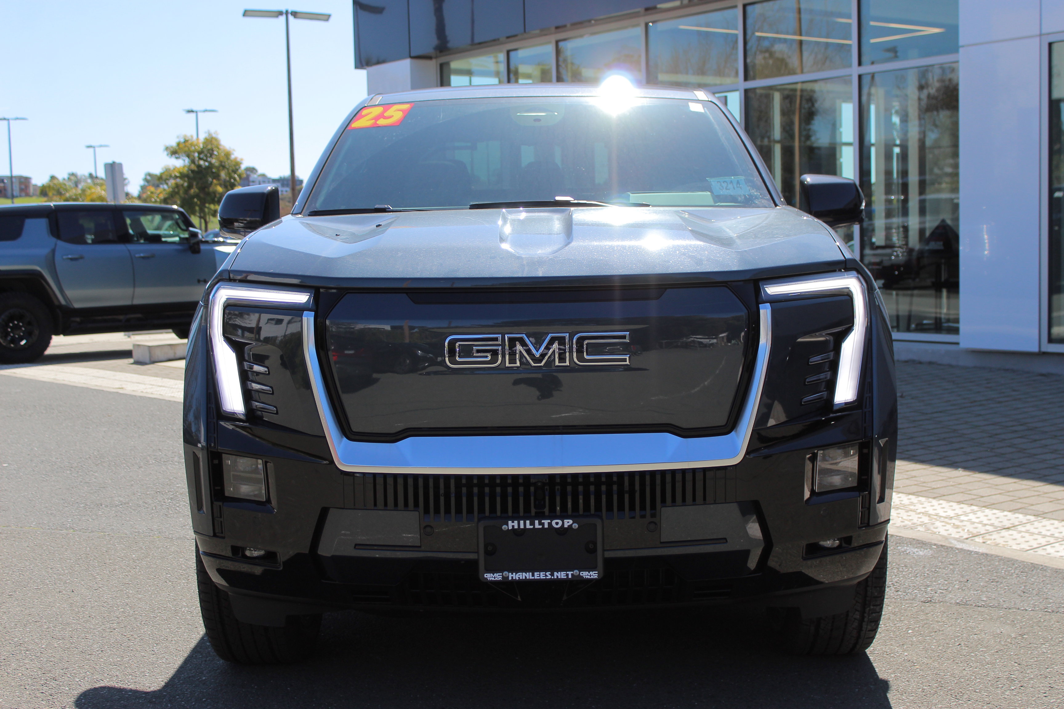 2025 Gmc Sierra EV Denali photo 3