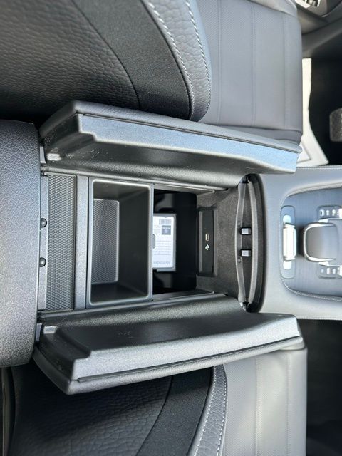 2025 Mercedes Benz GLS 450 4MATIC photo 33