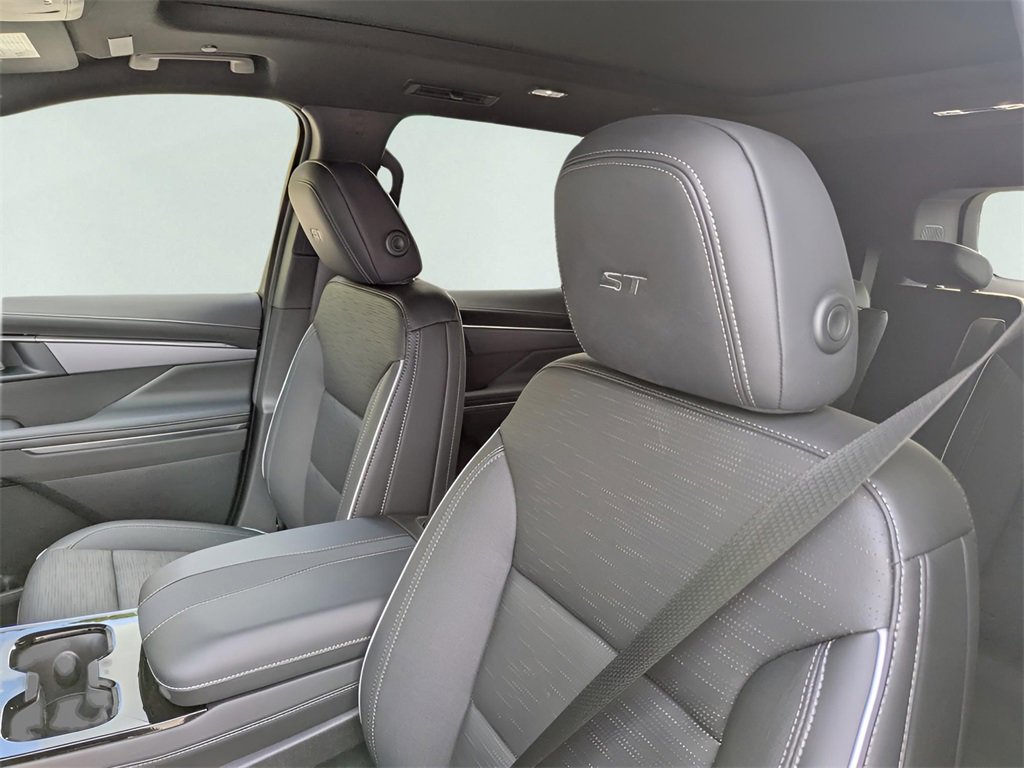 2025 Buick Enclave Sport Touring photo 9