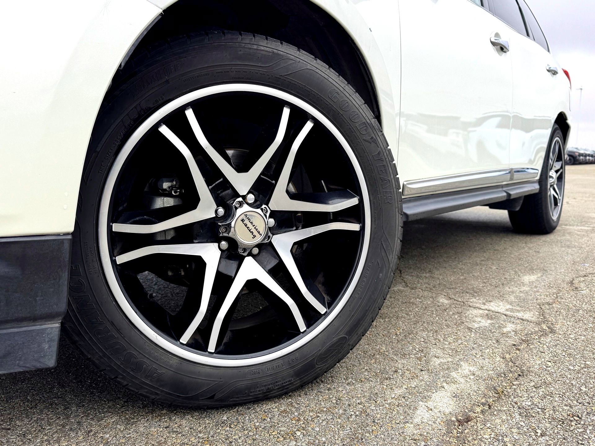 Used 2019 Nissan Pathfinder Platinum with VIN 5N1DR2MN7KC587691 for sale in Hutto, TX