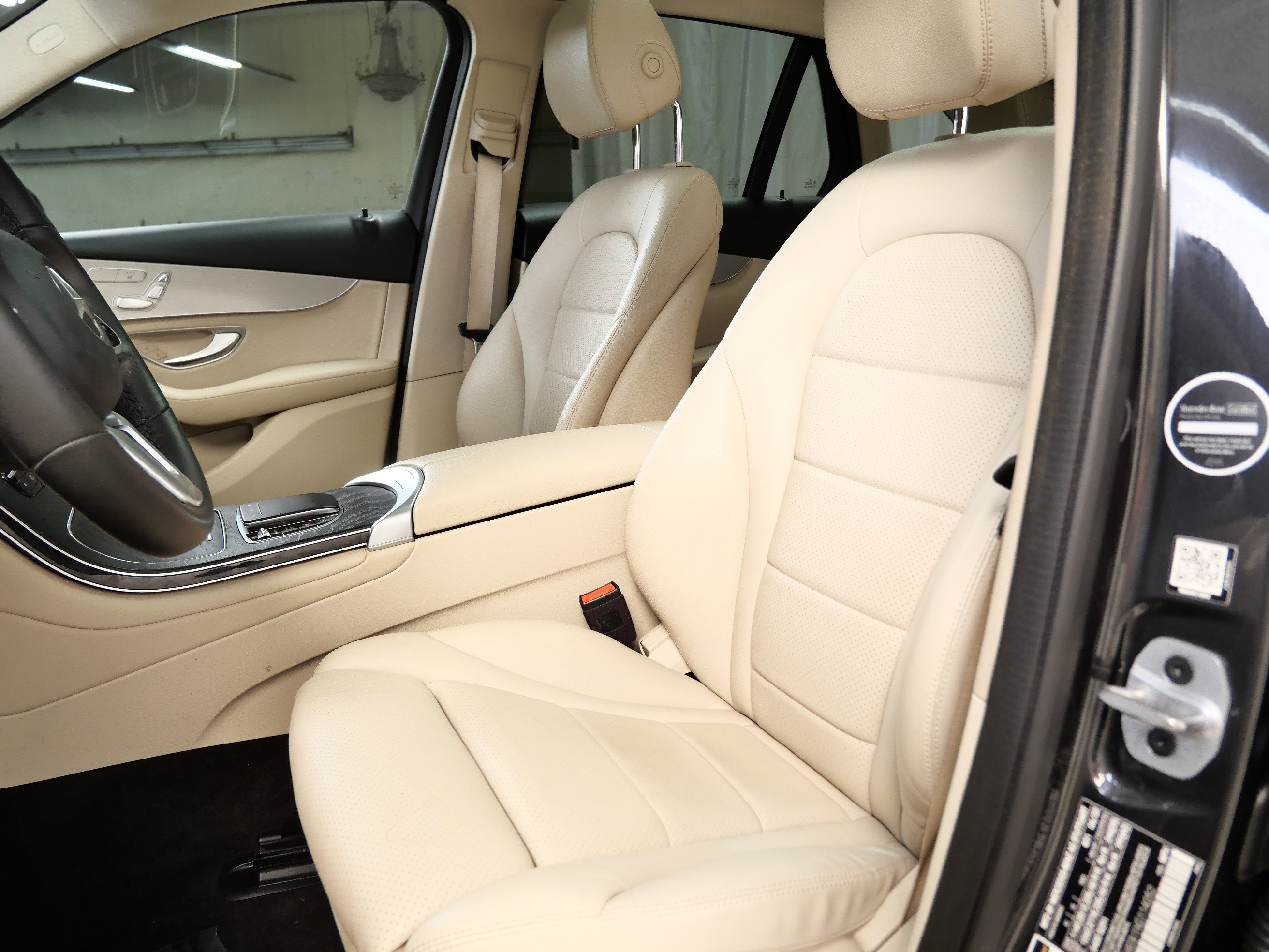 2022 Mercedes Benz GLC 300 4MATIC photo 2