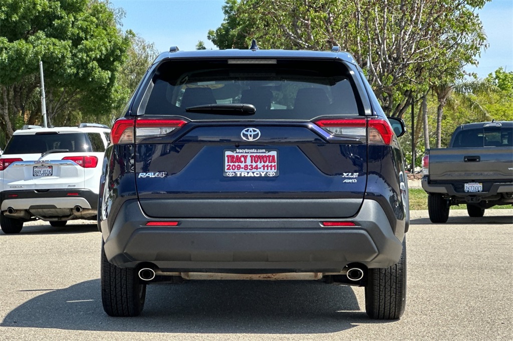2024 Toyota RAV4 XLE photo 3