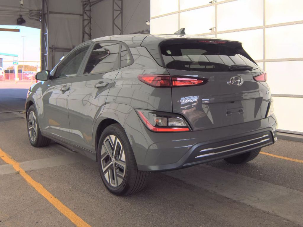 2023 Hyundai Kona SE photo 2