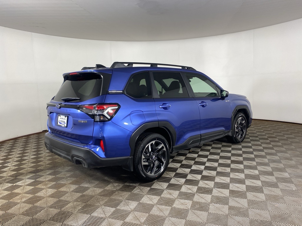 2025 Subaru Forester Premium photo 3
