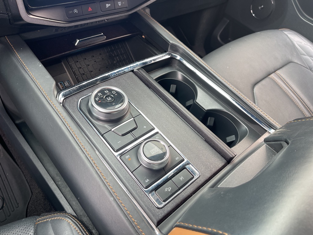 2022 Ford Expedition MAX Platinum photo 10