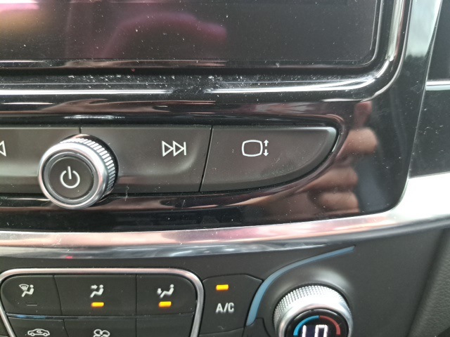 2021 Chevrolet Traverse Leather photo 18
