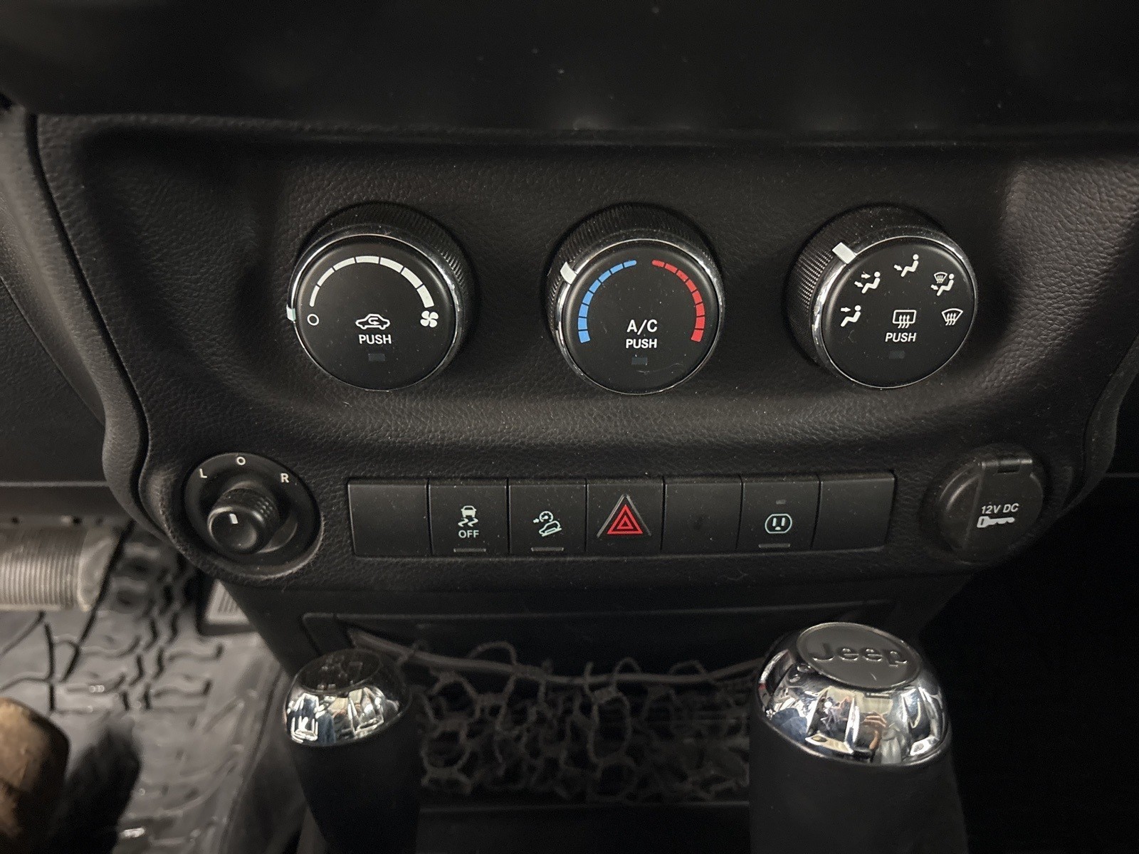 2016 Jeep Wrangler Unlimited Rubicon photo 16