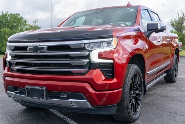 2023 Chevrolet Silverado 1500 High Country photo 2