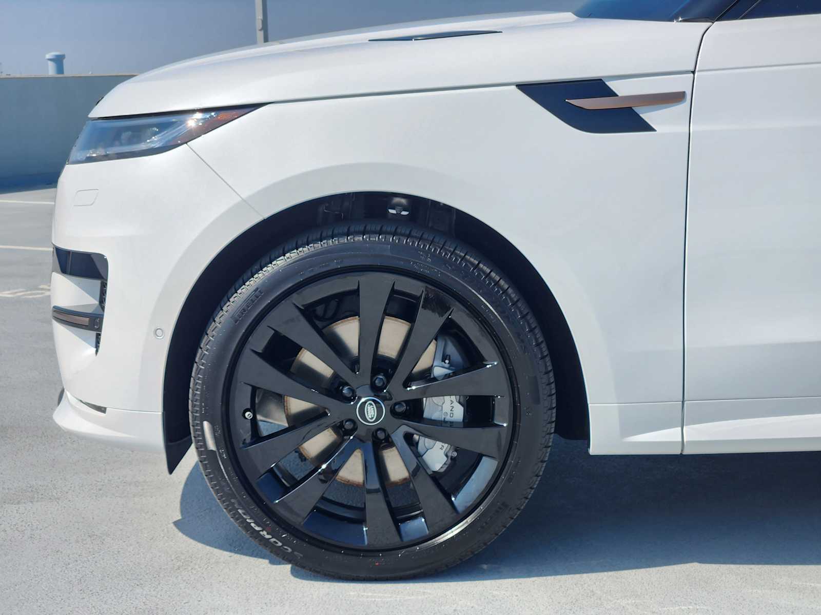 2025 Land Rover Range Rover Sport SE photo 9