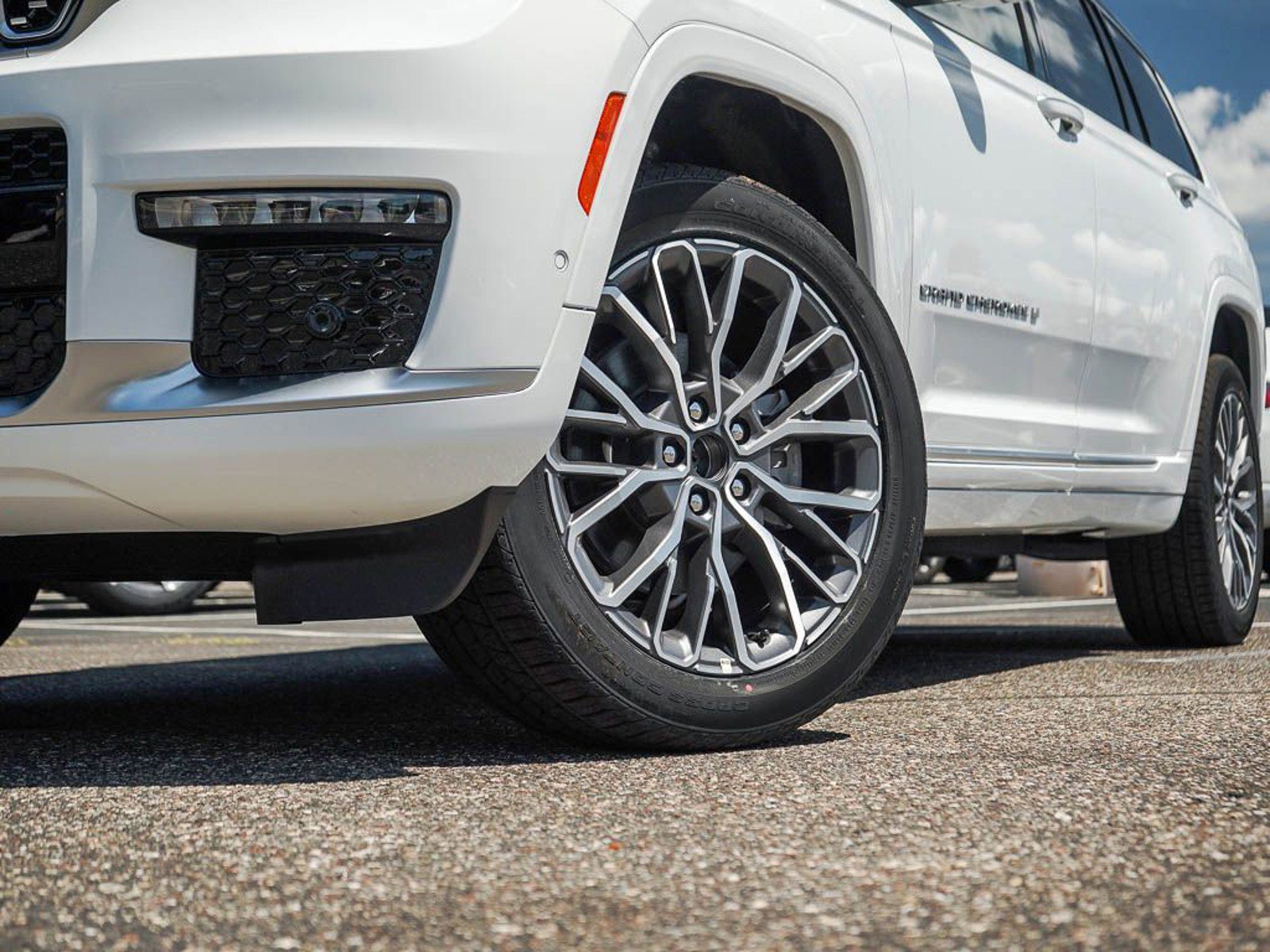 2025 Jeep Grand Cherokee L Summit Reserve photo 3