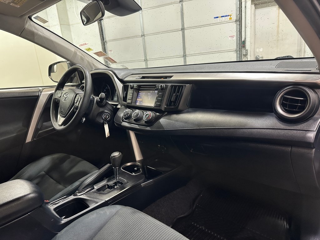 2018 Toyota RAV4 LE photo 20