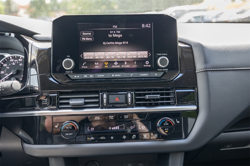 2025 Nissan Pathfinder SV photo 14