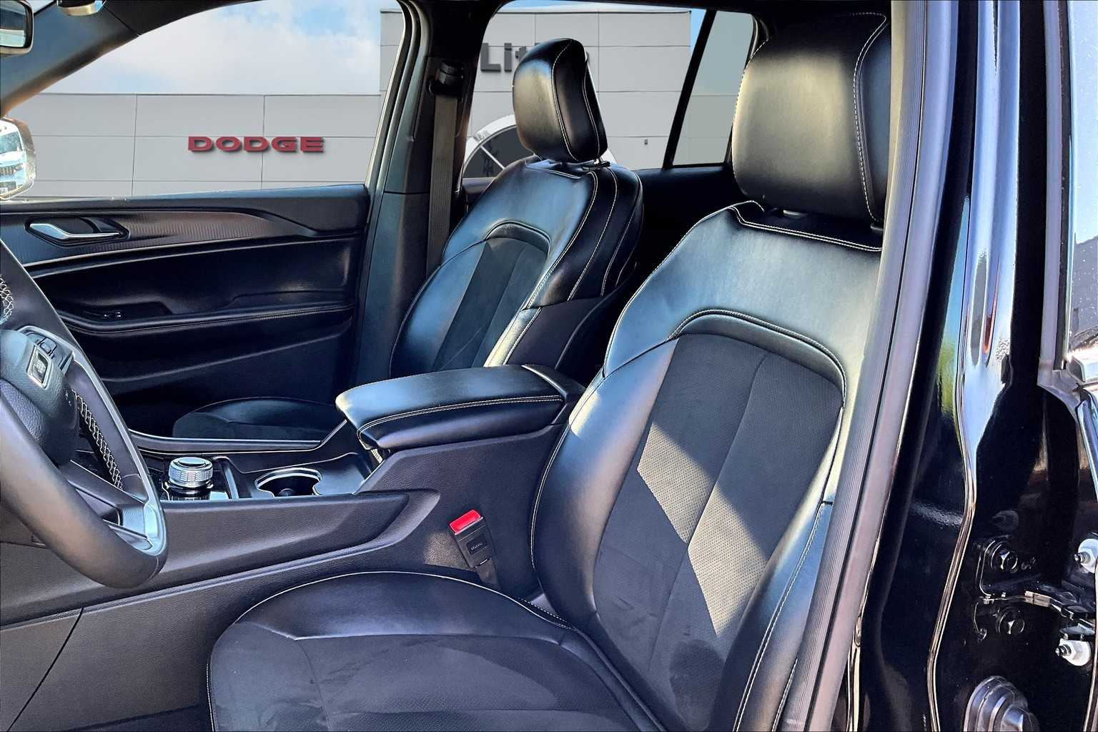 2024 Jeep Grand Cherokee Altitude photo 10