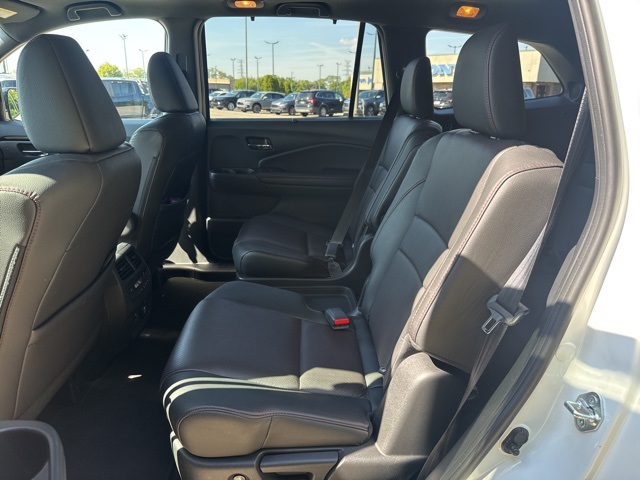 2021 Honda Pilot Black Edition photo 23